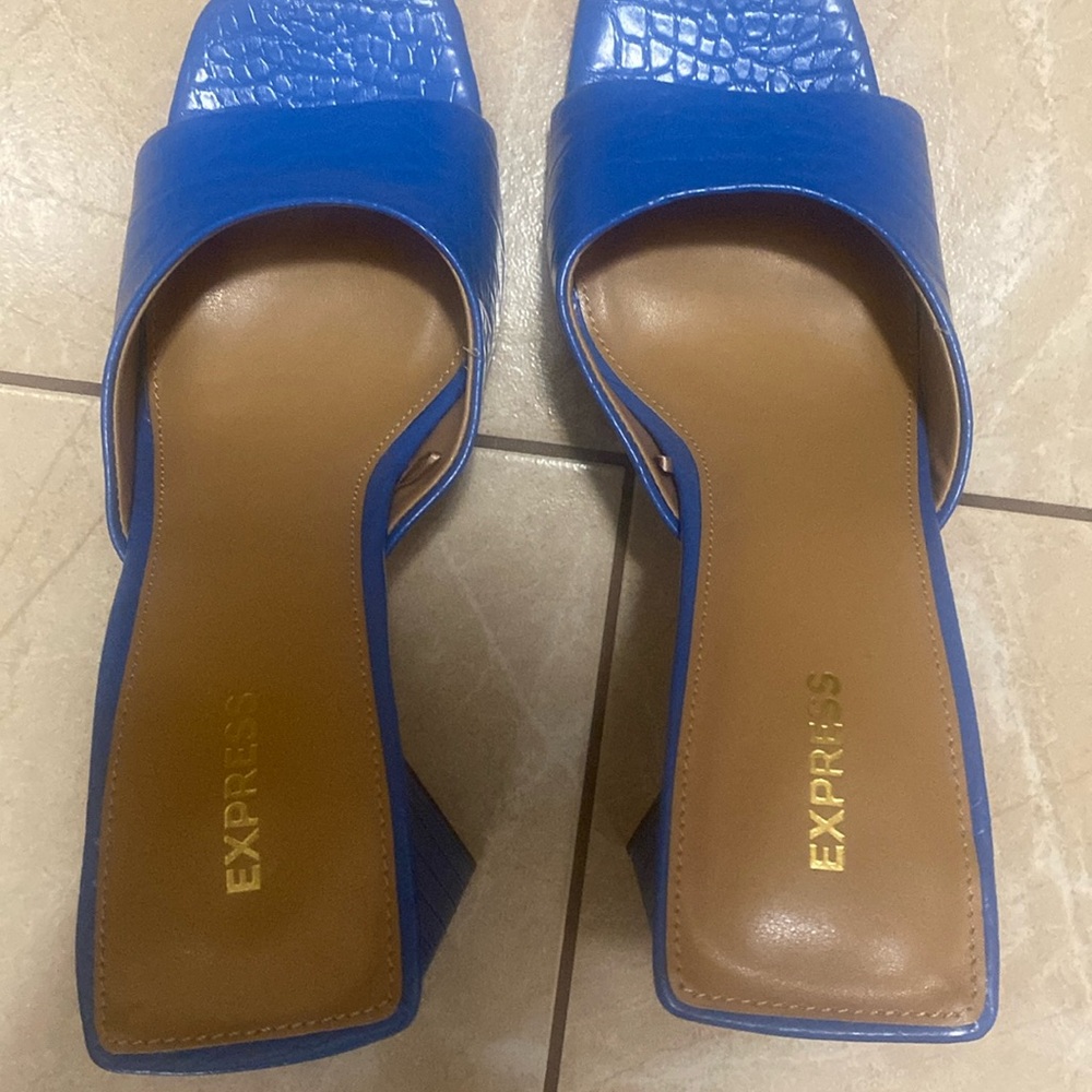 Express size 9 blue croc open toe block heel